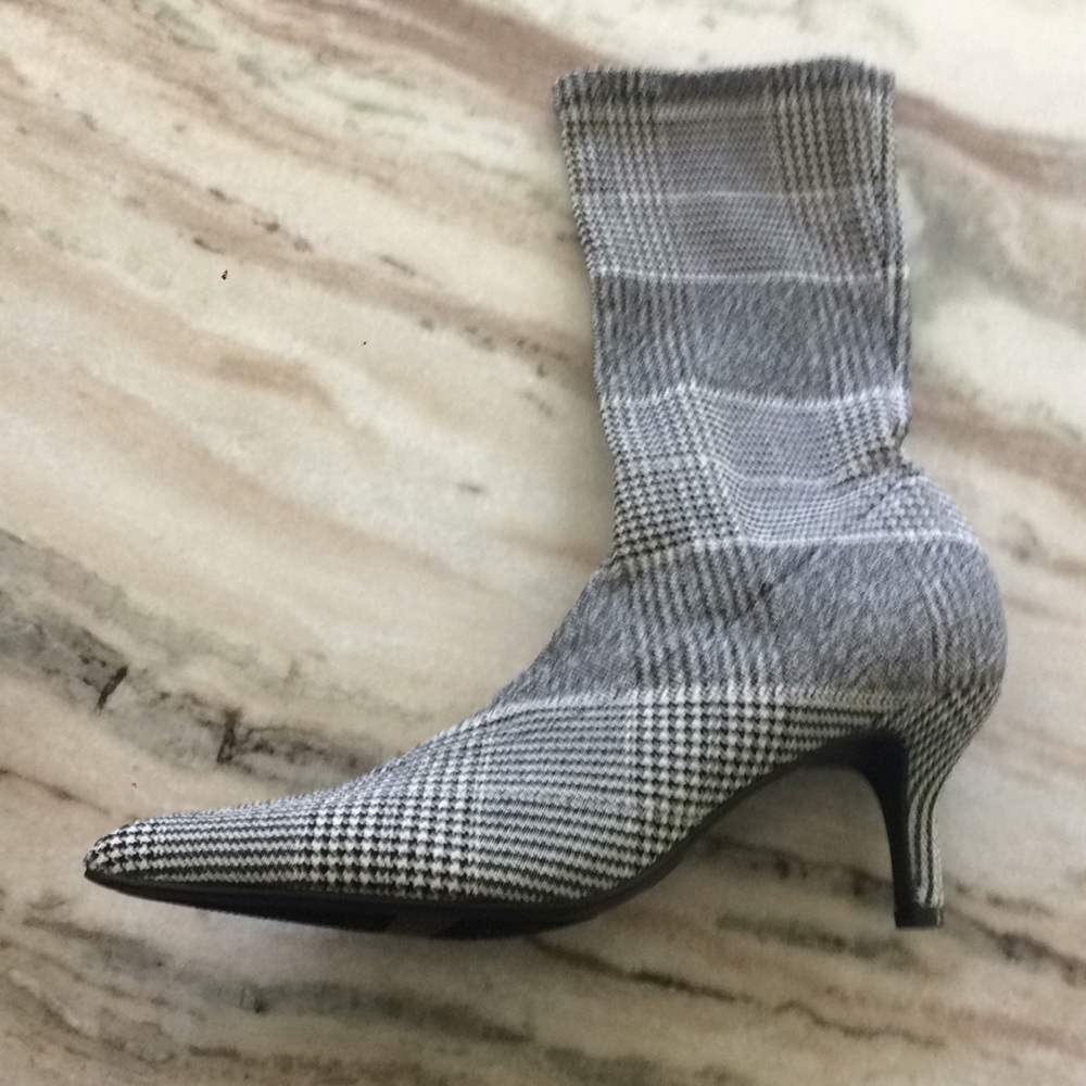 a new day Woman’s Kitten Heel Plaid Boots 7